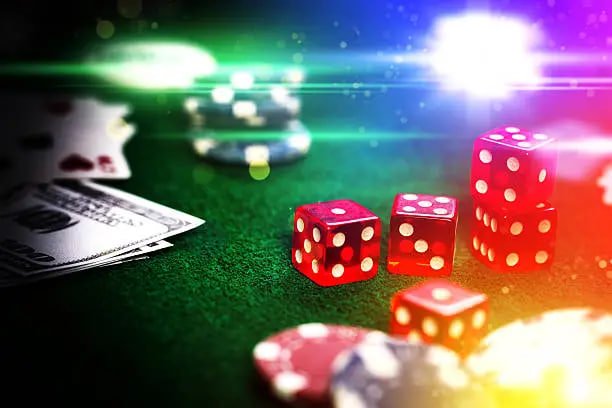 Pengguna membaca ketentuan akun secara teliti